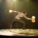 Image du numéro de Jonglerie/photo from big ball juggling act - Wind
